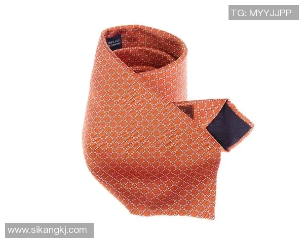 爱马仕携手足球明星代言开启奢华运动风潮引领时尚新潮流